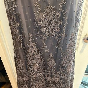 Gorgeous gown . Stunning on very sophisticated!